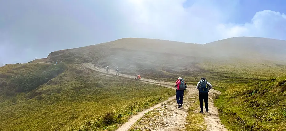 Sandakphu Trek in autumn with clear views of Kanchenjunga